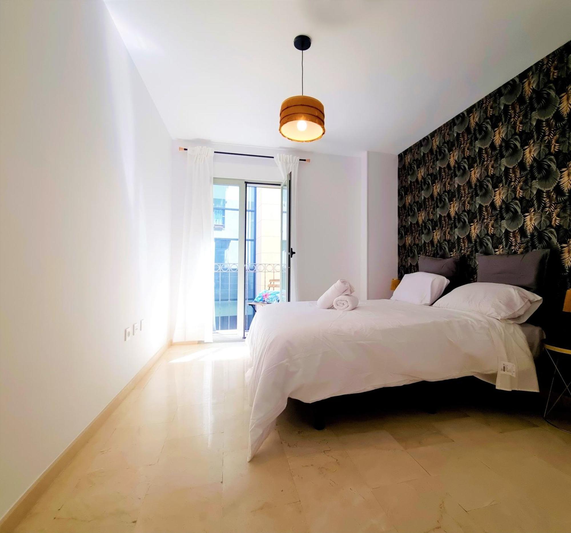 Charlot Center Apartment I อาลิกันเต ภายนอก รูปภาพ